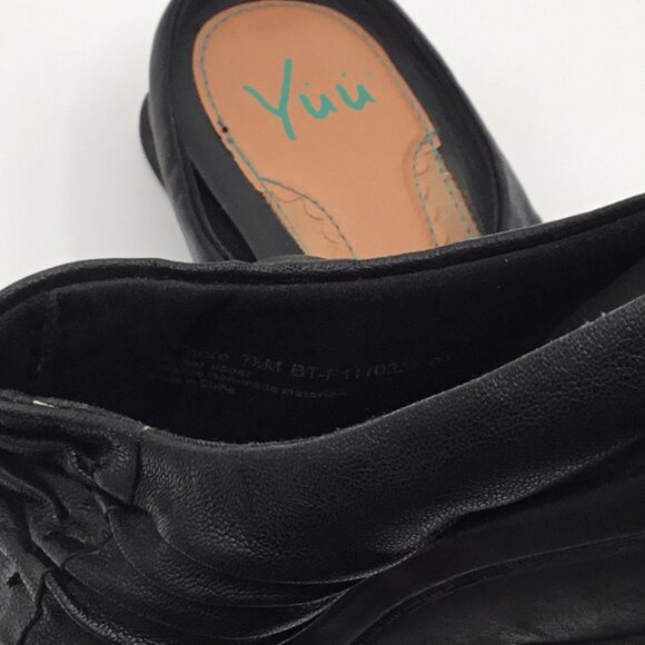 Yuu Black Mule w/ Button on side - Picture 3 of 6